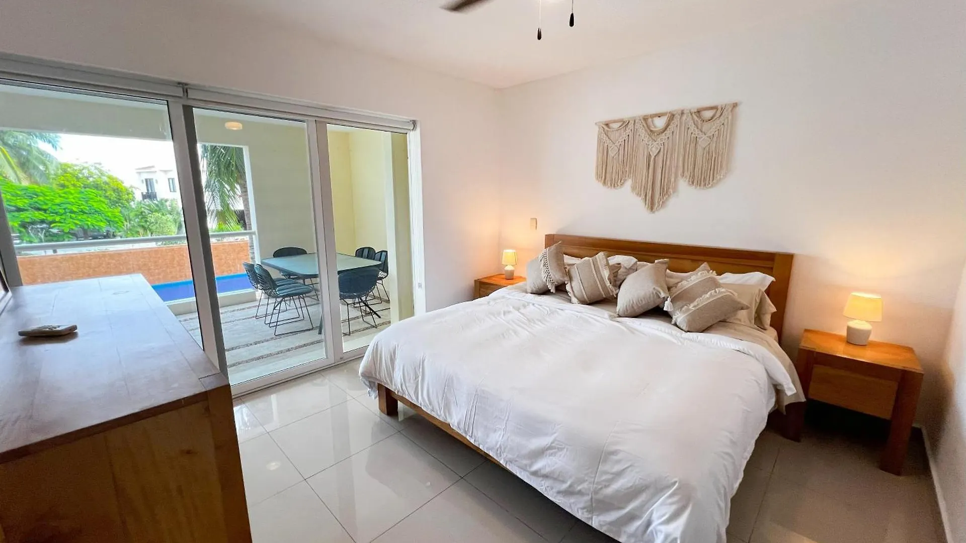 Relax, With Our Beautiful Gardens, Large Pool And Just Steps From The Beach And Lagoon 普托阿范特拉斯