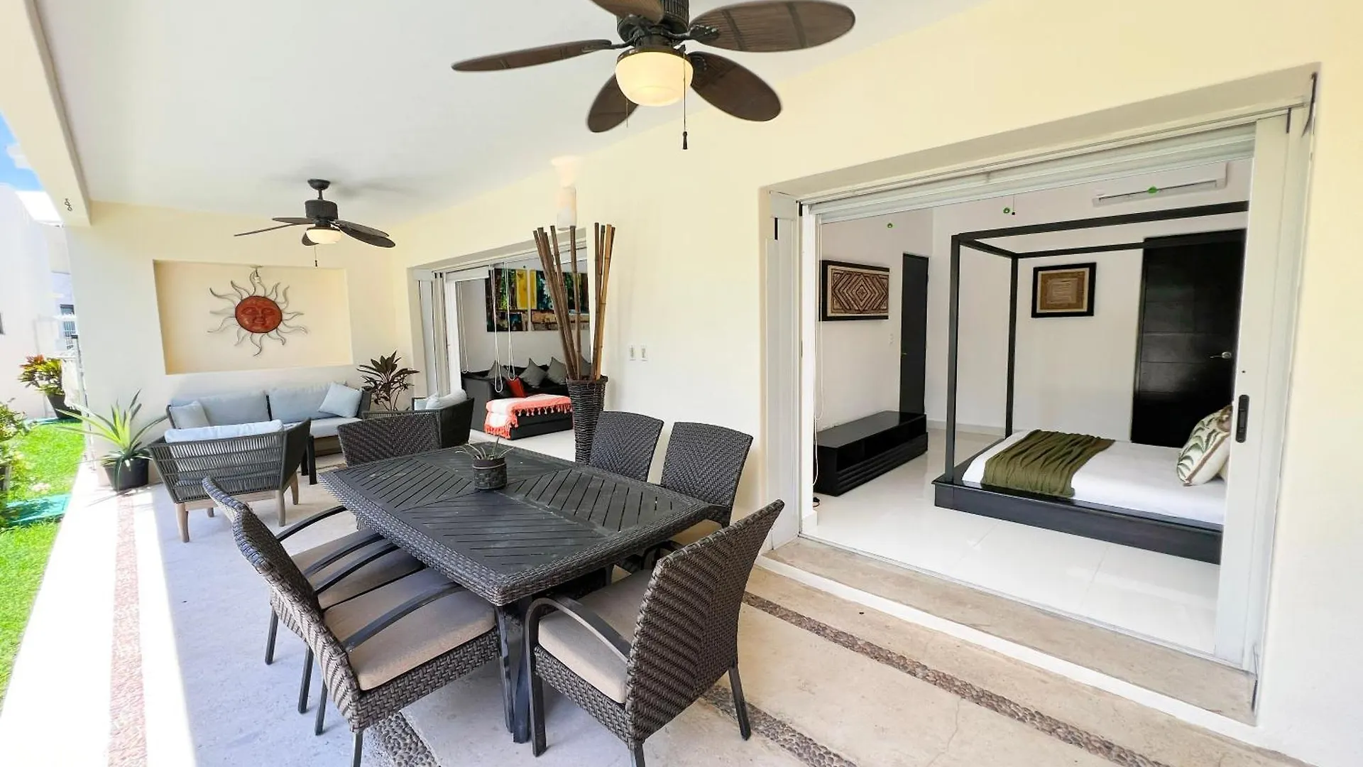 Relax, With Our Beautiful Gardens, Large Pool And Just Steps From The Beach And Lagoon Puerto Aventuras Apartamento