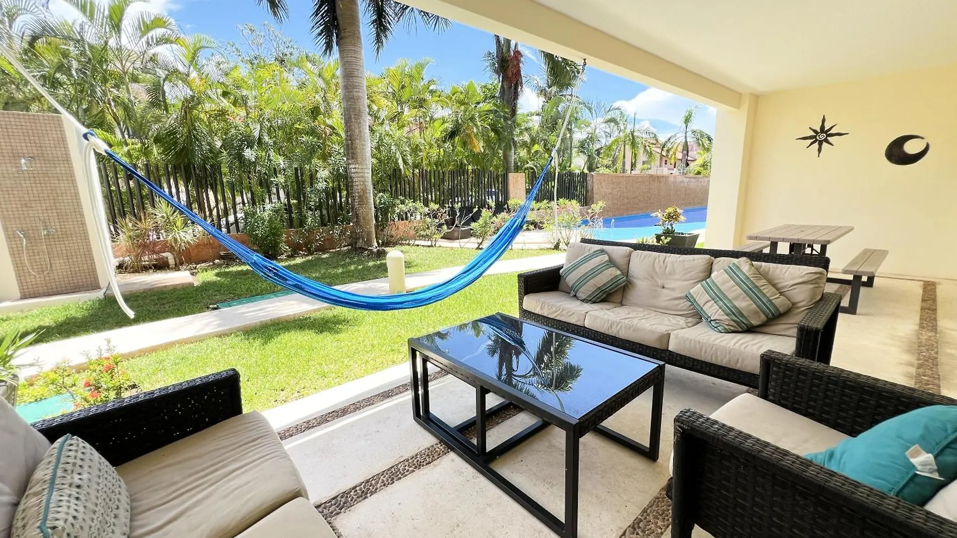 Relax, With Our Beautiful Gardens, Large Pool And Just Steps From The Beach And Lagoon 普托阿范特拉斯