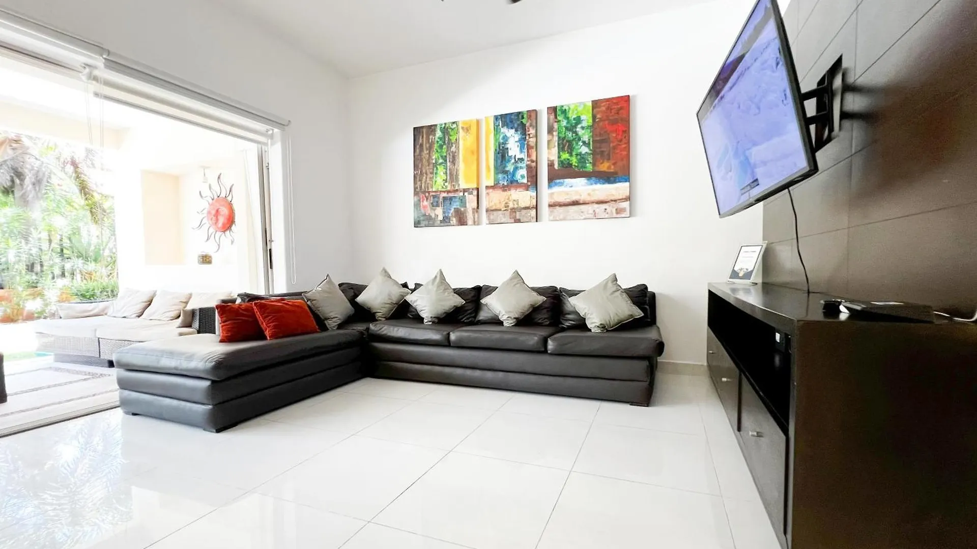 Relax, With Our Beautiful Gardens, Large Pool And Just Steps From The Beach And Lagoon Пуэрто-Авентурас Апартаменты