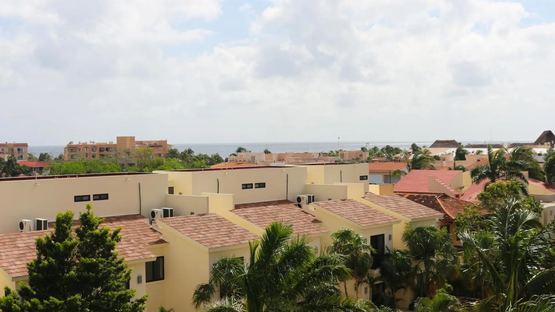 Relax, With Our Beautiful Gardens, Large Pool And Just Steps From The Beach And Lagoon Puerto Aventuras