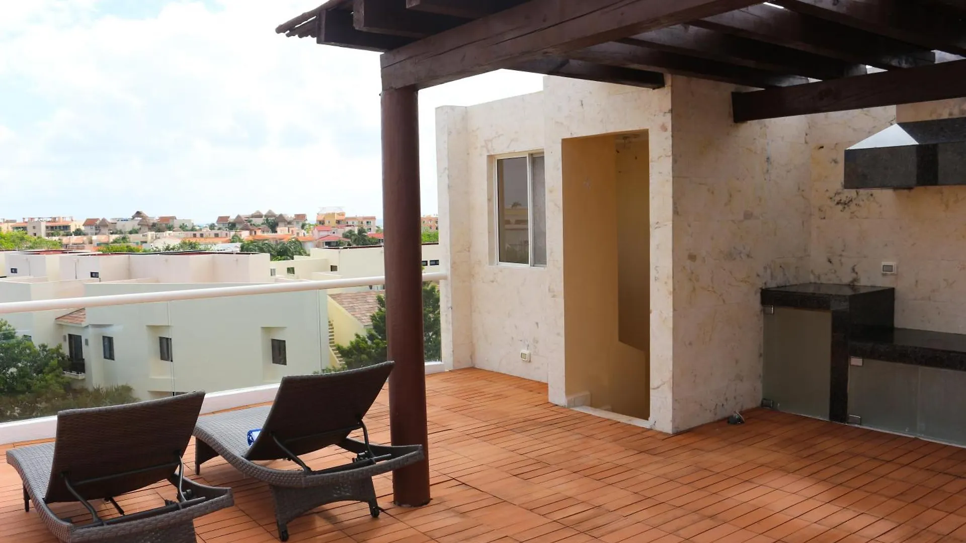 Relax, With Our Beautiful Gardens, Large Pool And Just Steps From The Beach And Lagoon Puerto Aventuras Apartment
