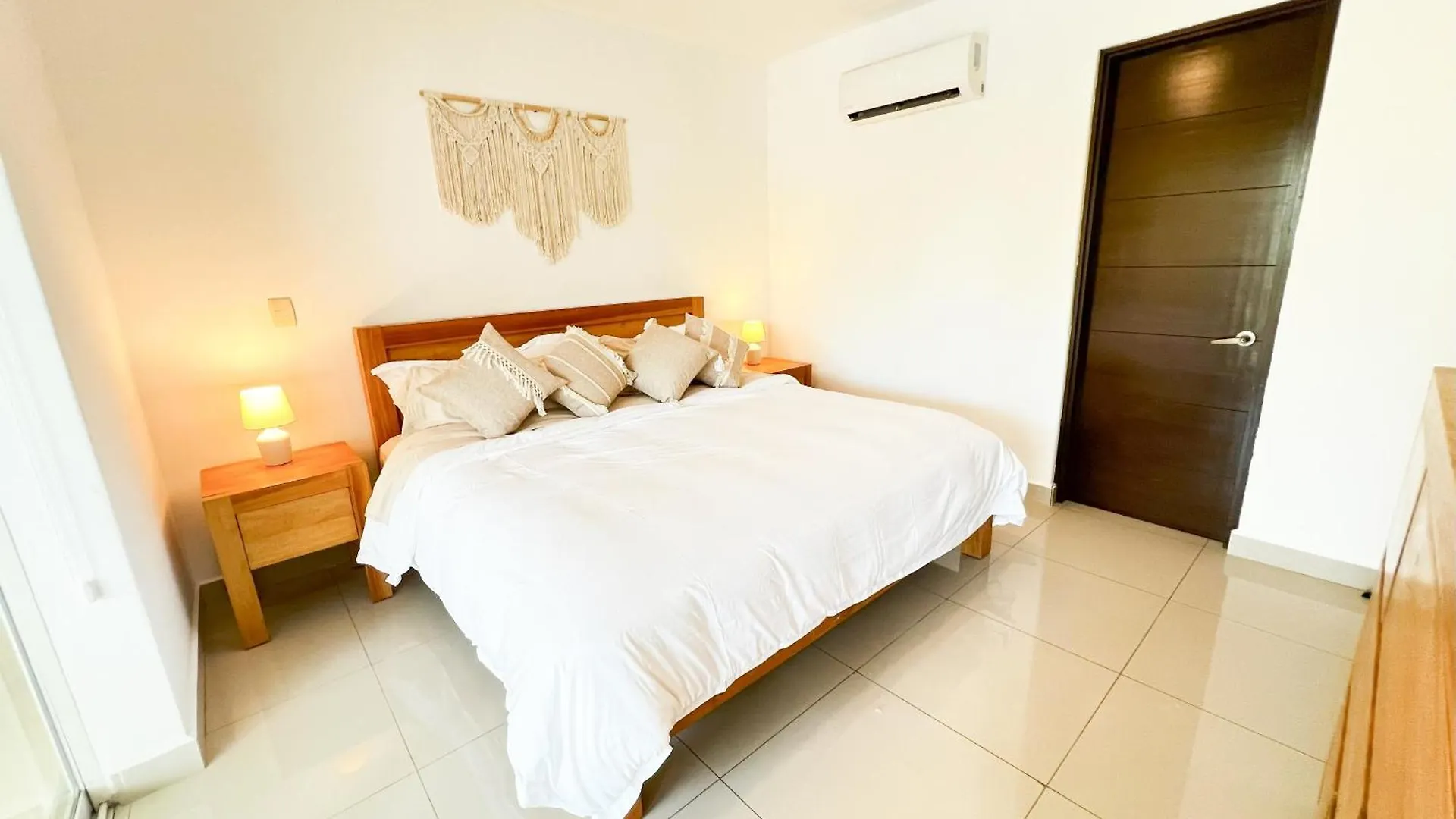 Relax, With Our Beautiful Gardens, Large Pool And Just Steps From The Beach And Lagoon Puerto Aventuras Apartment