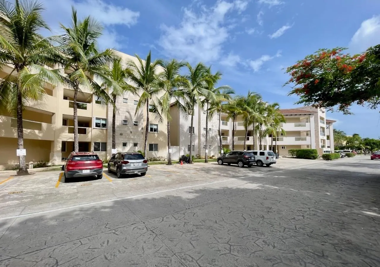 Relax, With Our Beautiful Gardens, Large Pool And Just Steps From The Beach And Lagoon Puerto Aventuras Apartment