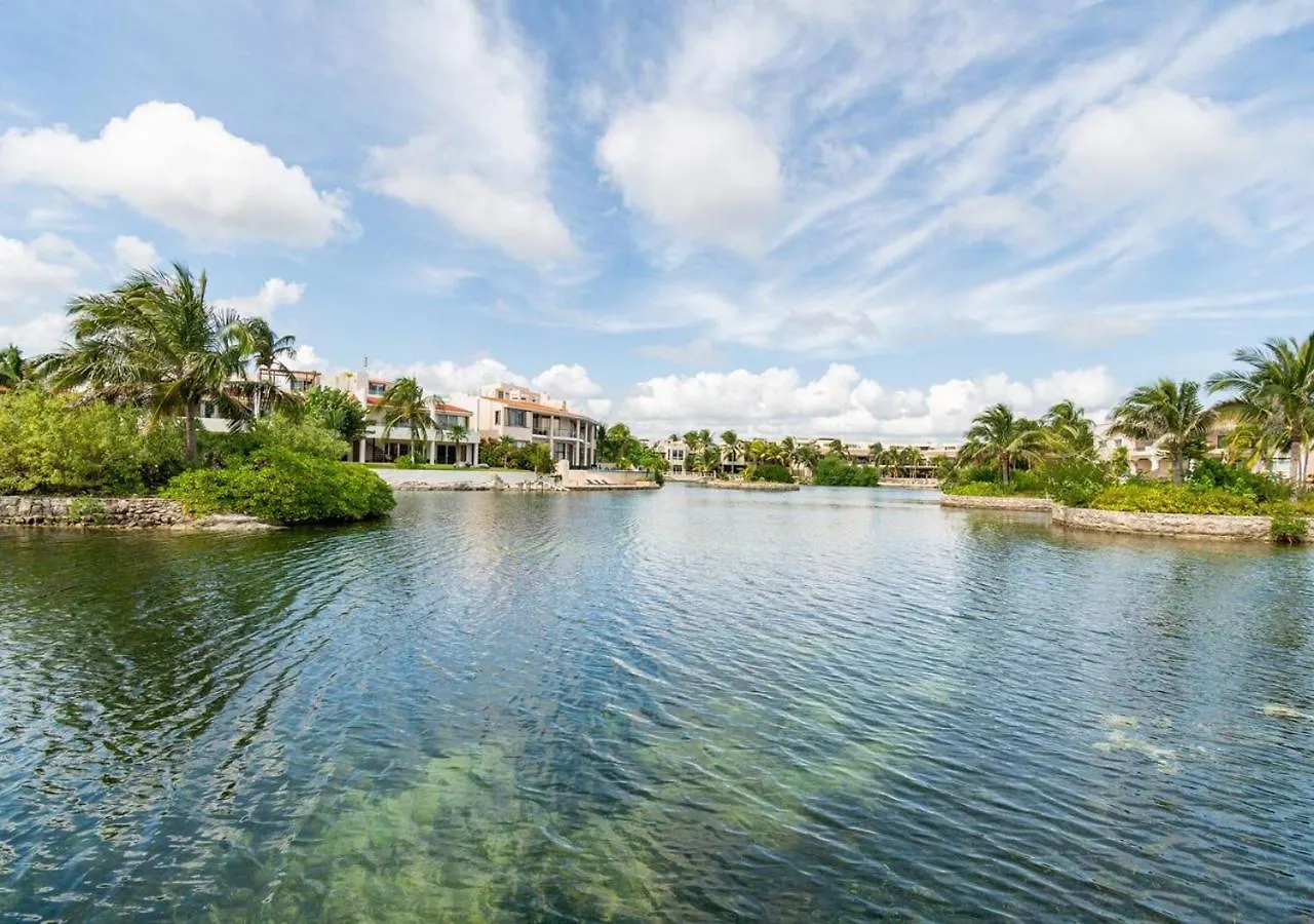 Relax, With Our Beautiful Gardens, Large Pool And Just Steps From The Beach And Lagoon Пуэрто-Авентурас